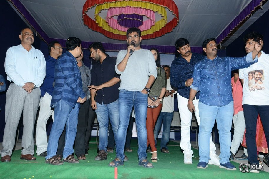London-Babulu-Movie-Team-at-KBN-College-Vijayawada
